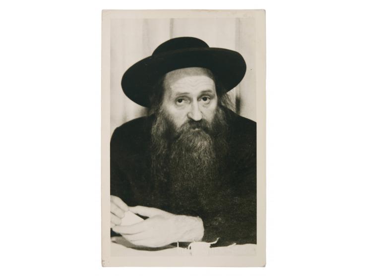 עשר תמונות של רבנים.  גלויה עם תמונה של רבי שמואל מוהליבר, גלויה עם תמונה של רבי יעקב מאיר הרב הראשי לא"י, תצלום ישן של רבי י