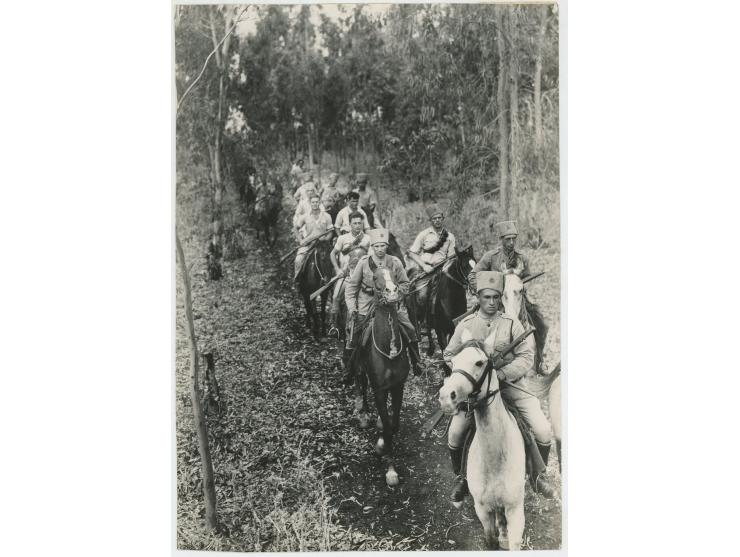 שלושה תצלומים מארץ ישראל, חתומים מאחור בחותמת הצלם "חברה מזרחית לצילומים בשביל העתונות", מחצית השניה של שנות ה-30. 22x16 ס"מ 