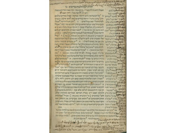 שלחן ערוך, חלק יורה דעה, עם הגהות הרמ"א ובאר הגולה. אמשטרדם, תנ"ח [1698].
בעמוד השער חתימת בעלים: "הק' ישעיה ב