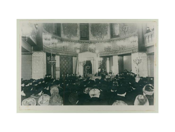 אלבום תצלומים, "הפתיחה החגיגית של הישיבה 'קול יעקב' בבית הכנסת הגדול המוסקבואי (!), ביום א', ד' שבט, תשי"ז" (1
