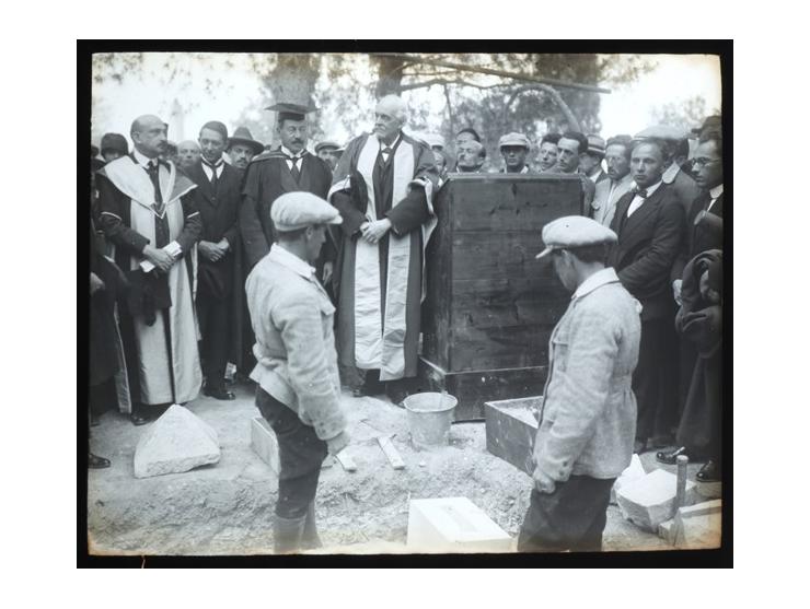 מאה ושלושה תשלילים על זכוכית, [סוף המאה ה-19, שני העשורים הראשונים של המאה ה-20].
 אוסף מגוון הכולל תשלילים צבעוניים רבים, 25