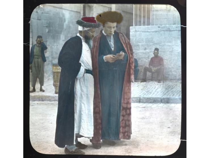 מאה ושלושה תשלילים על זכוכית, [סוף המאה ה-19, שני העשורים הראשונים של המאה ה-20].
 אוסף מגוון הכולל תשלילים צבעוניים רבים, 25