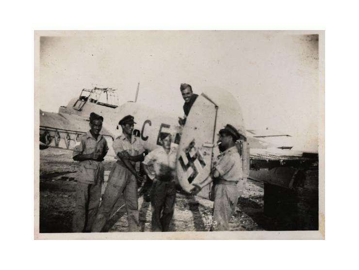 שני אלבומי תצלומים של נוטר, איש "משטרת היישובים העבריים" בשנות ה-30 וה-40, שהתגייס בהמשך לחטיבה היהודית הלוחמת (הבר