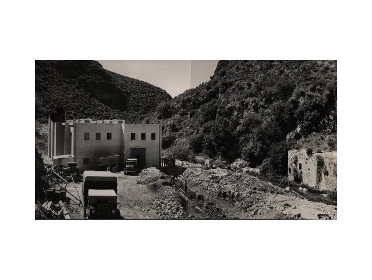 אלבום תצלומים, המתעד את הקמת תחנת השאיבה "עין זיו" (ראש המבוע / "ראס אל-נבע") שבנחל כזיב והקמת מבנים בשכו