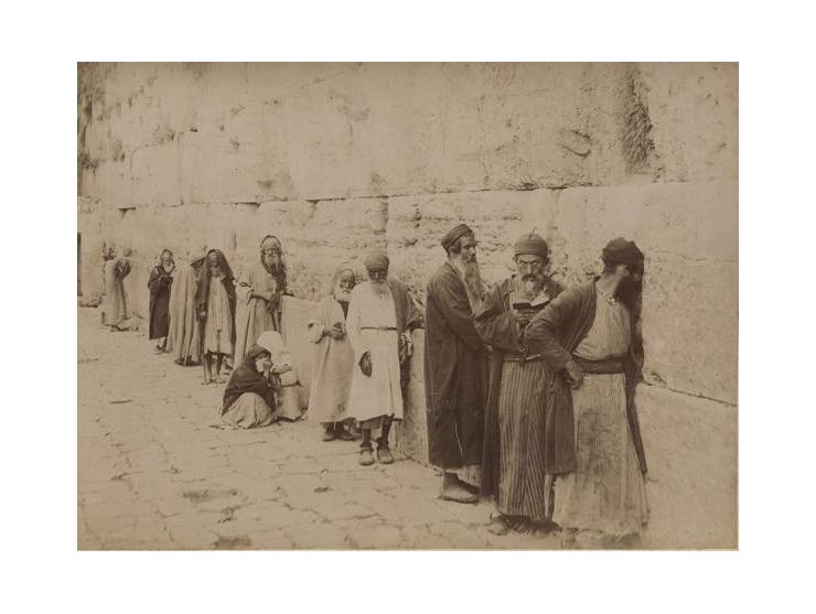 1-6. ששה תצלומים של מתפללים בכותל המערבי. בין הצלמים: פליקס בונפיס (תצלום חתום ומתואר בלוח), ל. פיורילו, "אמריקן קולוני&