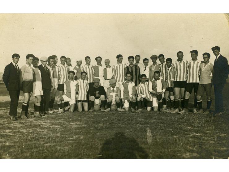 Real Photo postcard, football team of the Jewish sports club “HaKoach Vienna.”
Description and date in pen on the reverse sid